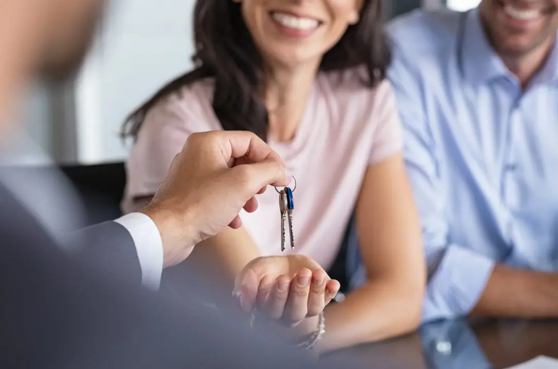 Flat-Fee vs. Full-Service Agents