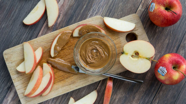 Red apple and peanut butter calories