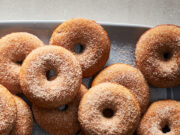 apple cider donut calories cinnamon sugar