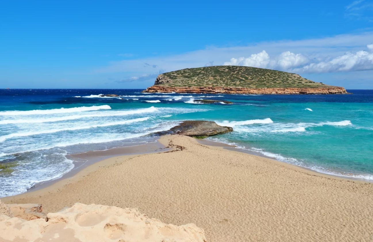 Must-Visit Beaches in Ibiza Must-Visit Beaches in Ibiza